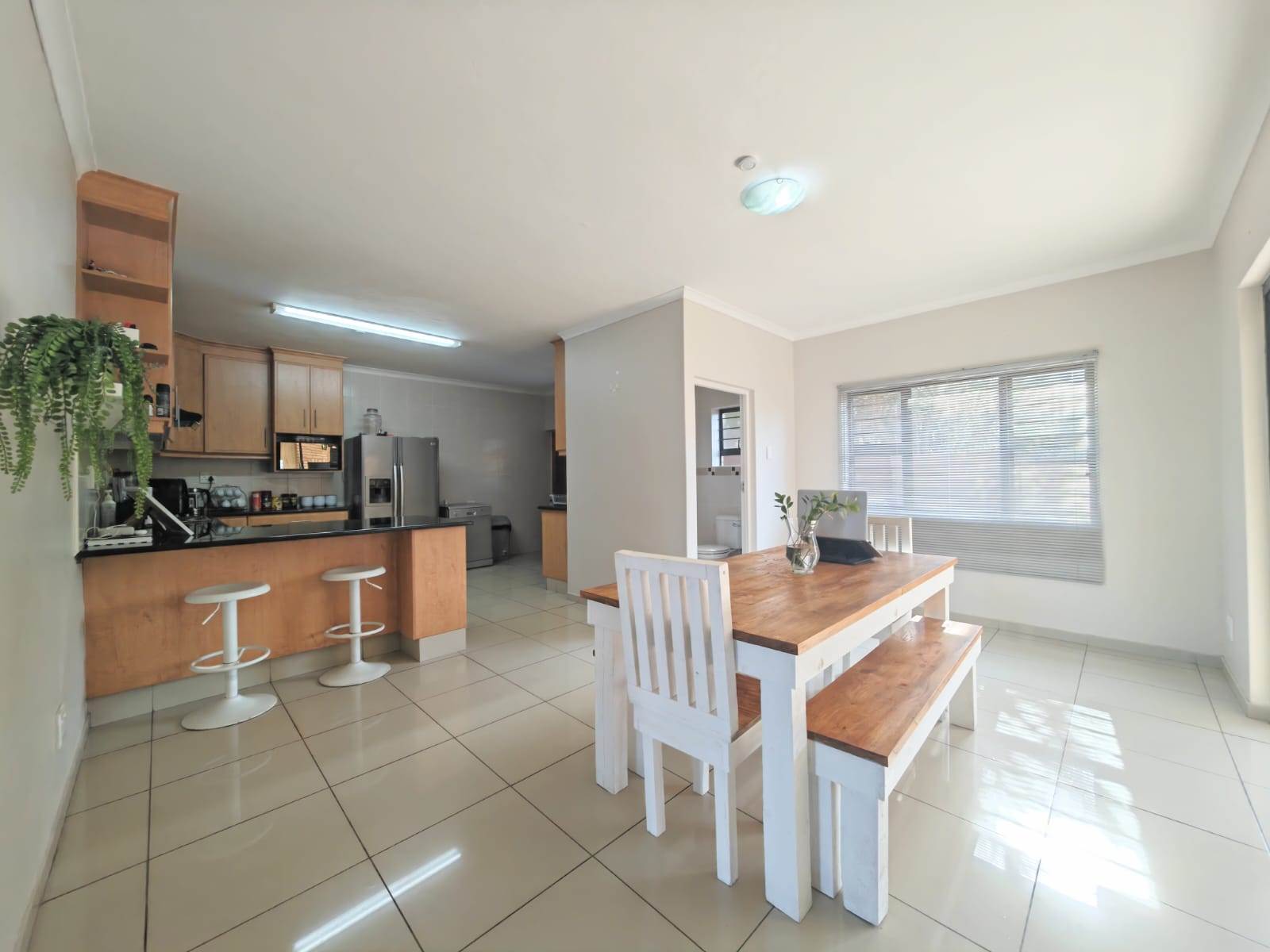 4 Bed Townhouse in Amanzimtoti photo number 12