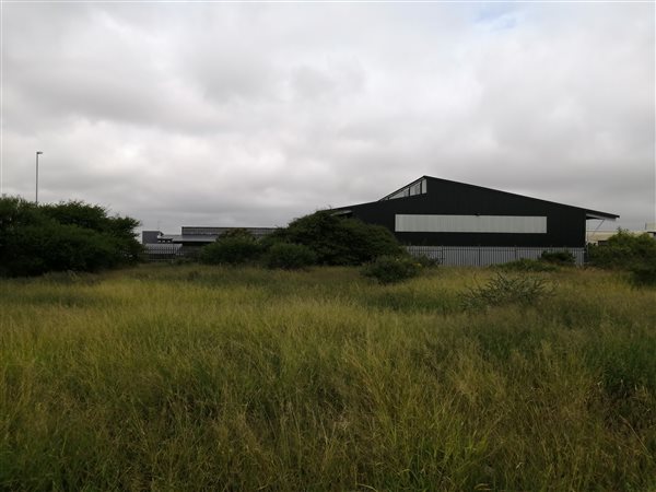 8 493 m² Land