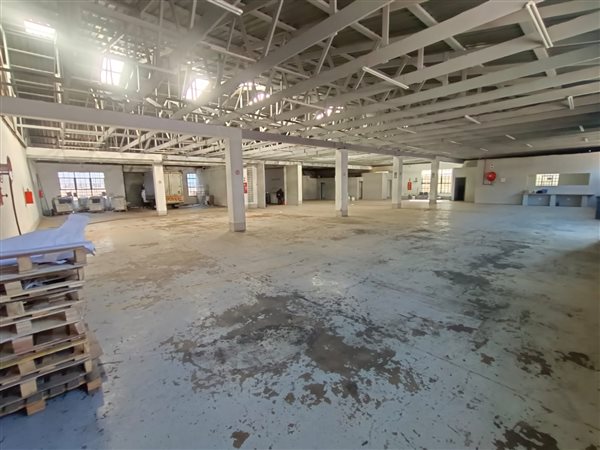 990  m² Industrial space