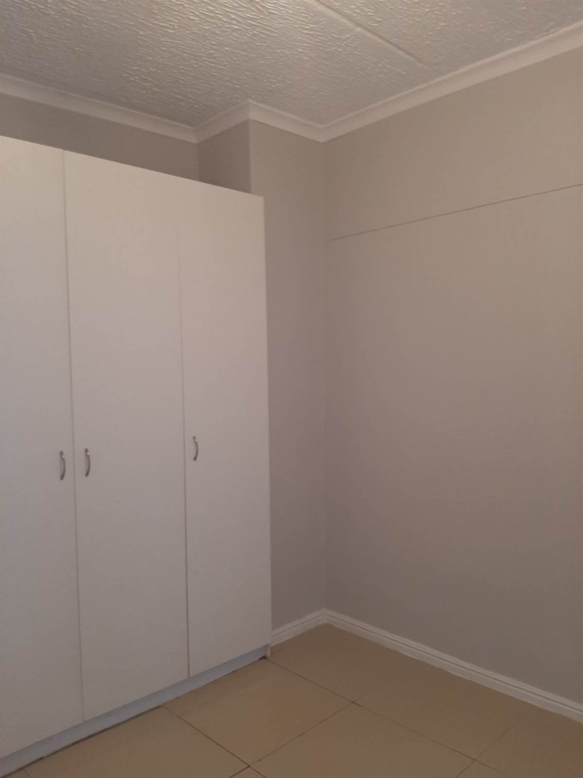 2 Bed Apartment in Cape Town City Centre photo number 8