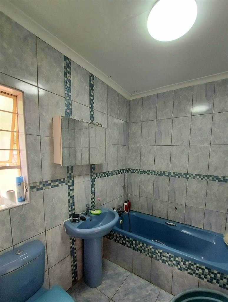 2 Bed Apartment in Mmabatho photo number 23
