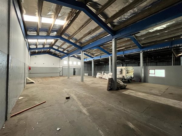 400  m² Industrial space in Gately