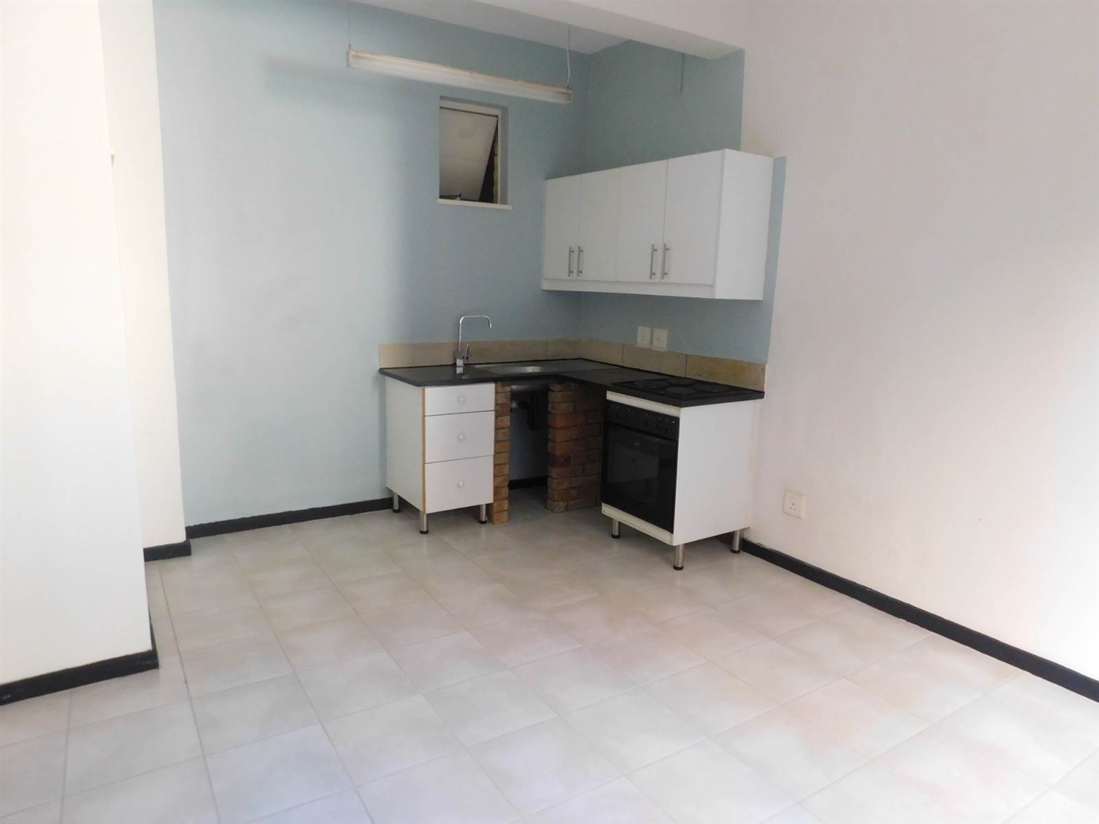 Bachelor apartment in Johannesburg Central photo number 7
