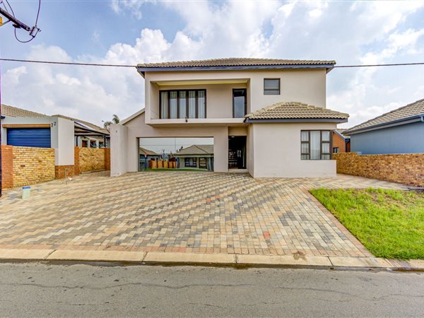 4 Bedroom House 4 Bedroom House