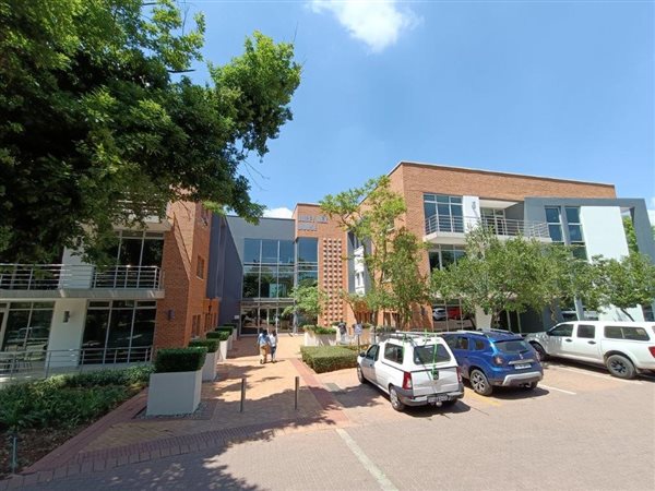 329  m² Commercial space