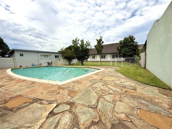 4 Bedroom House 4 Bedroom House