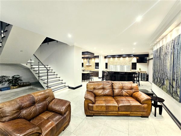 5 Bedroom House 5 Bedroom House