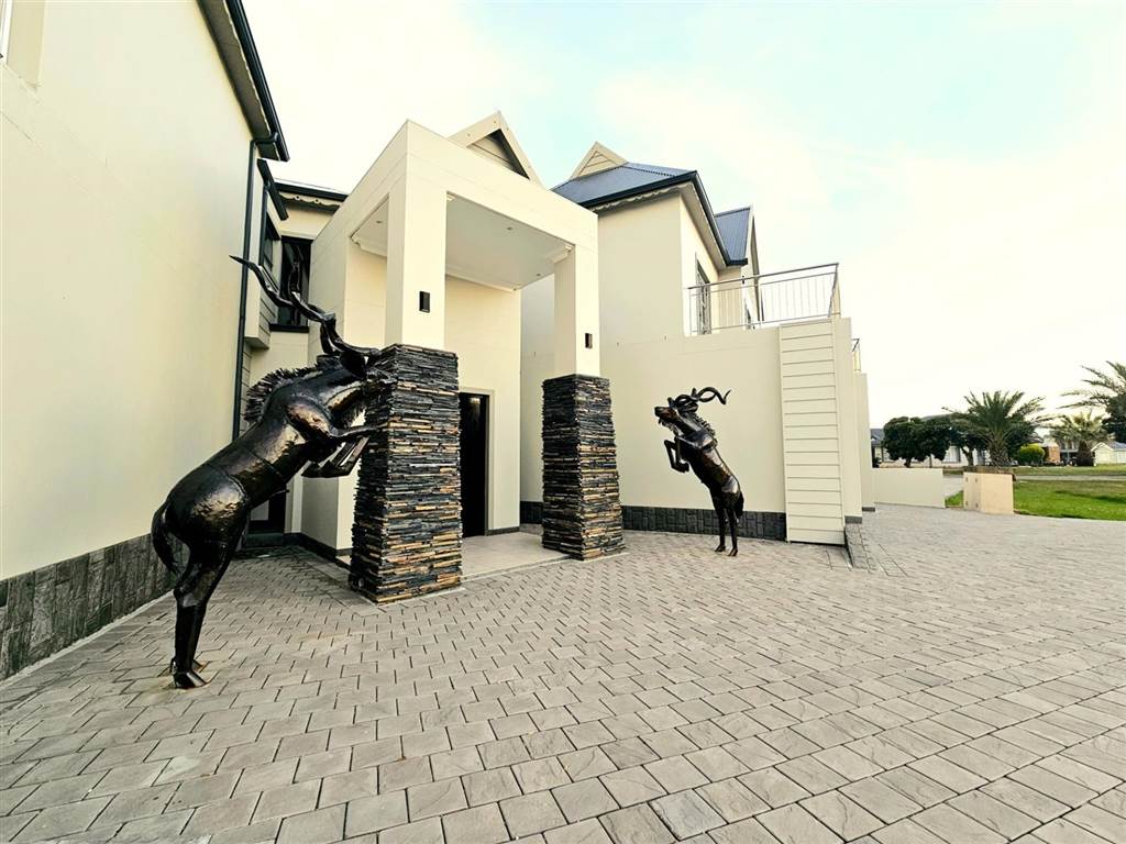 5 Bedroom House 5 Bedroom House