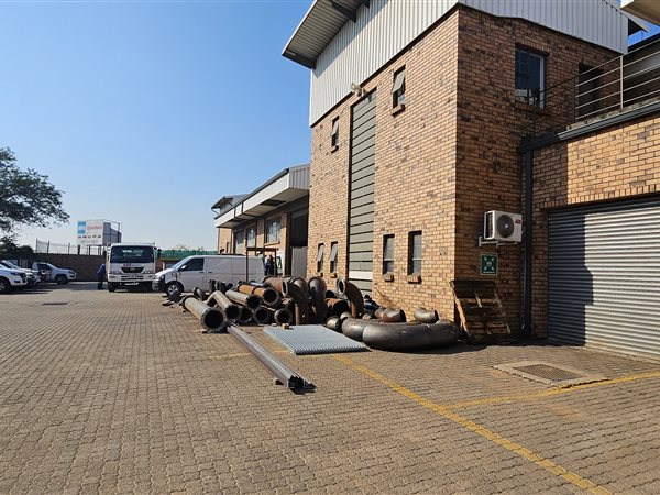 170  m² Commercial space