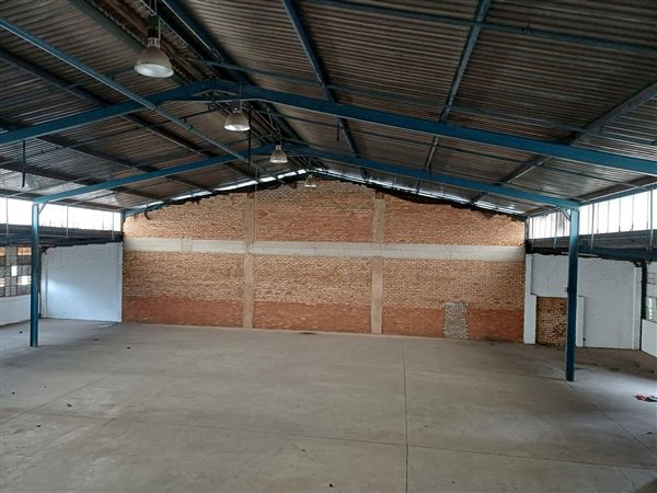 1 050 m² Industrial space 1 050 m² Industrial space