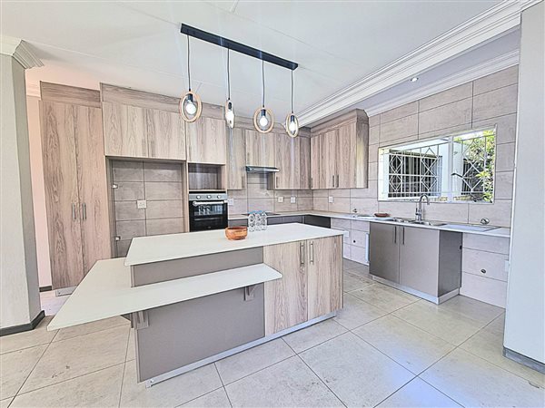 4 Bedroom House 4 Bedroom House