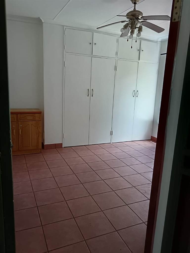 Studio apartment in Garsfontein photo number 19