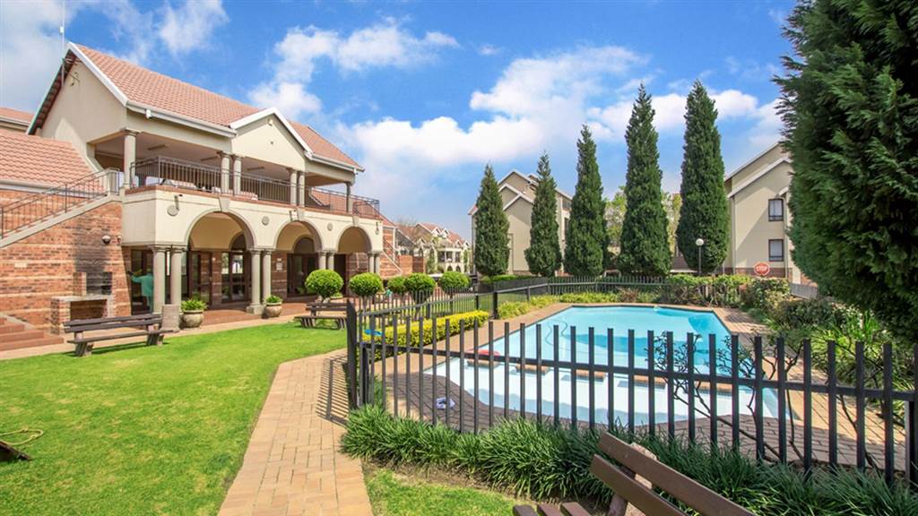 1 Bed Apartment in Bryanston photo number 14