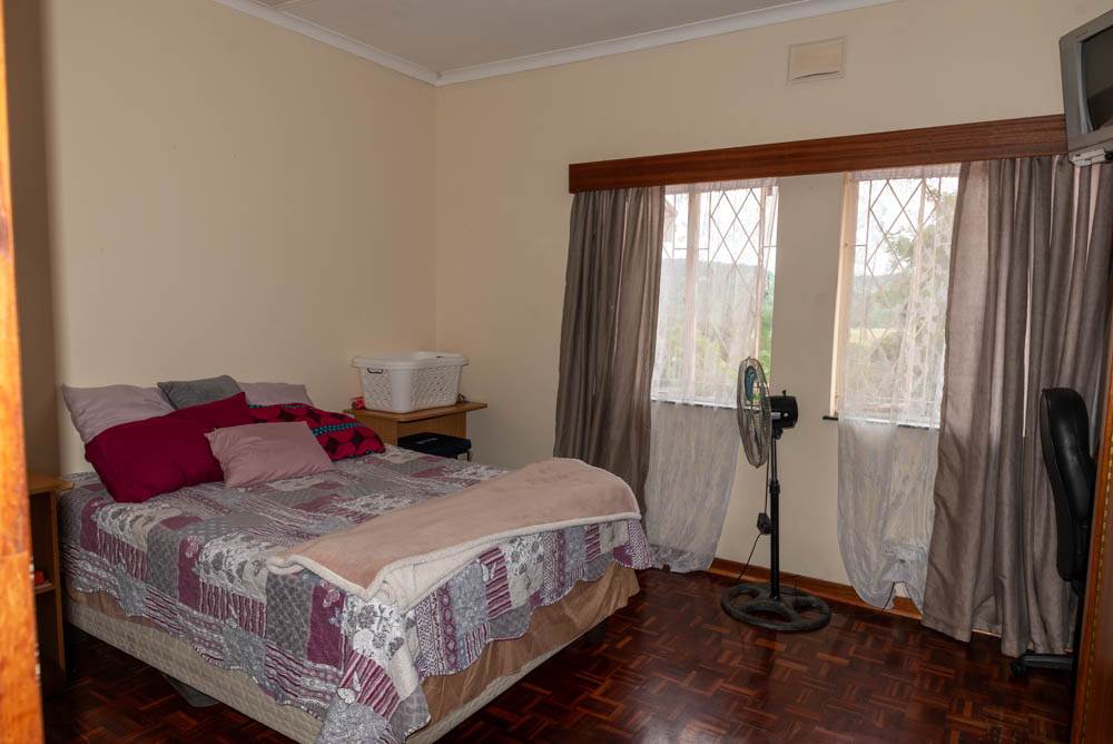 4 Bed House in Estcourt photo number 24