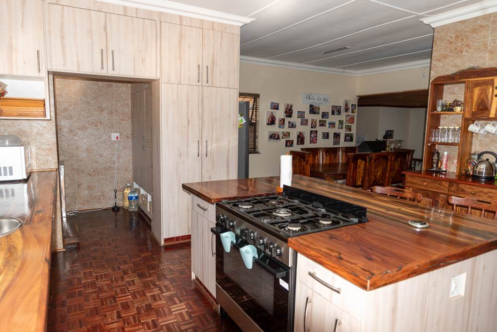 4 Bed House in Estcourt photo number 11