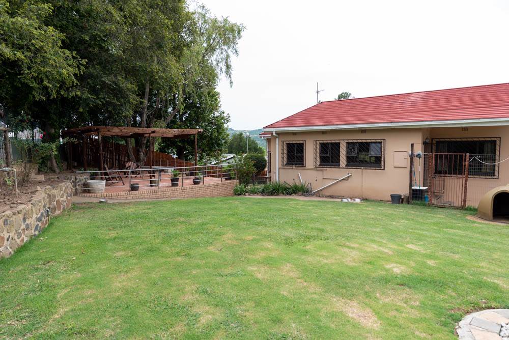 4 Bed House in Estcourt photo number 3