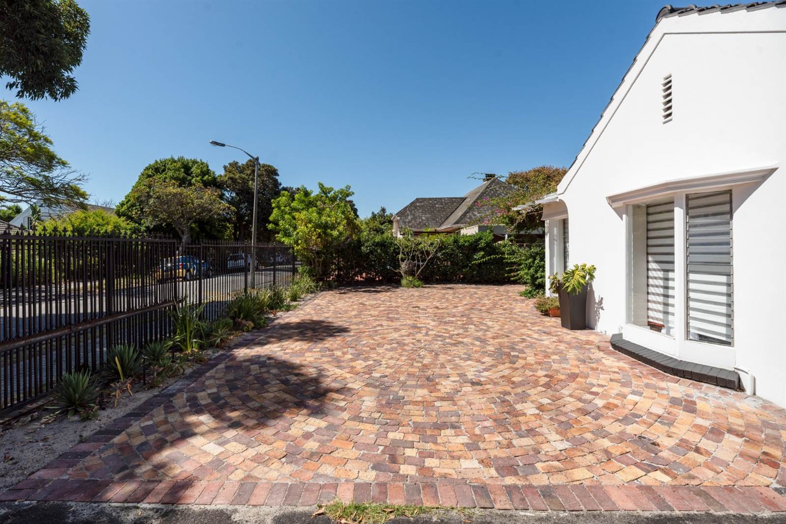 4 Bed House in Pinelands photo number 23