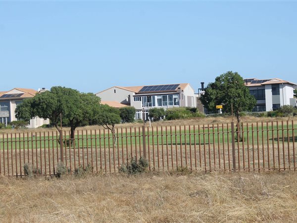 839 m² Land