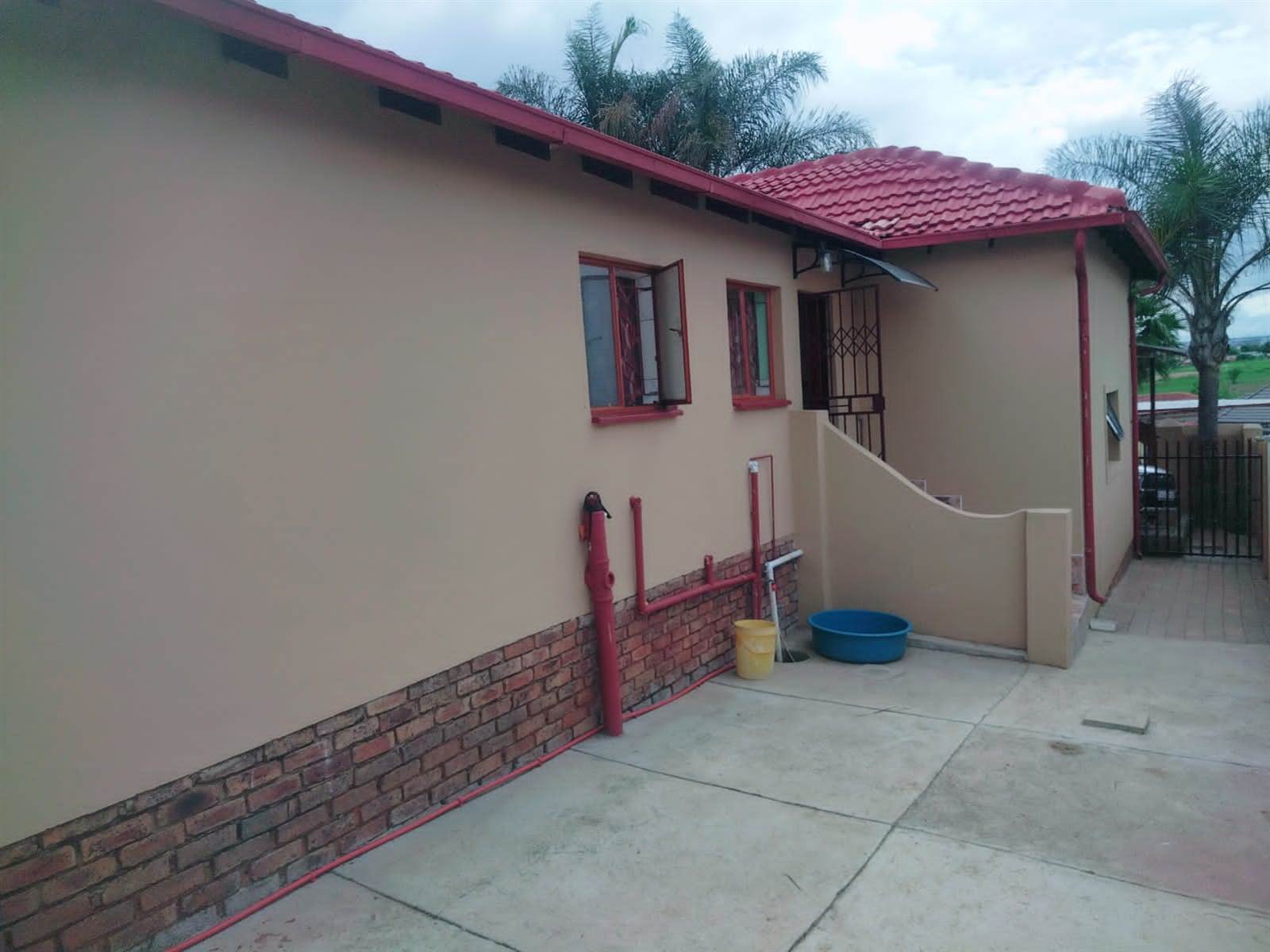 4 Bed House in Olievenhoutbosch photo number 1
