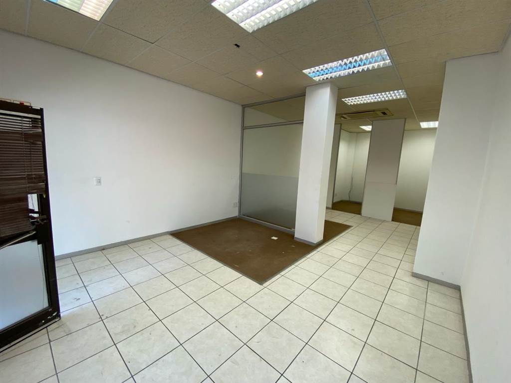 89  m² Retail Space in Somerset West Central photo number 9