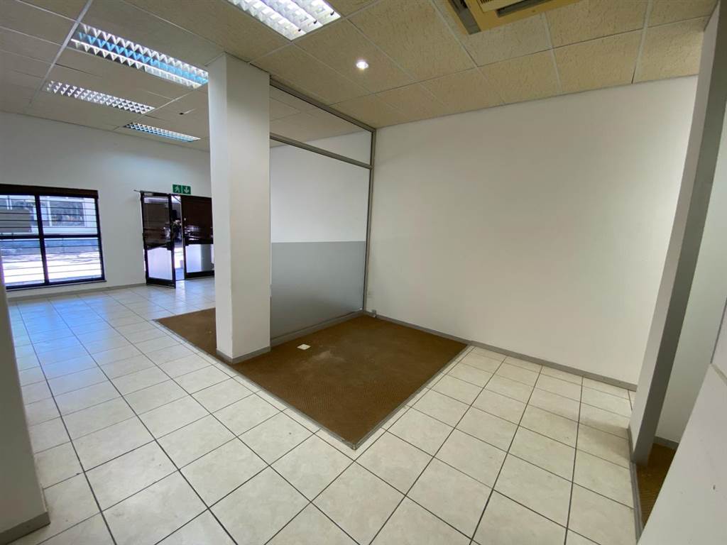 89  m² Retail Space in Somerset West Central photo number 6