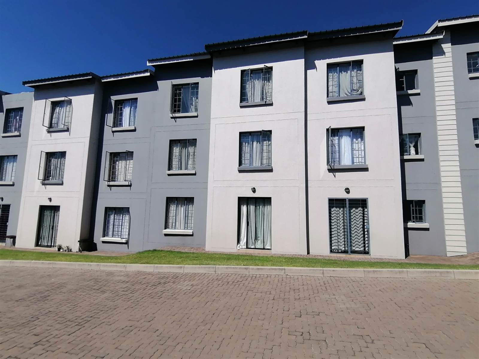 2 Bed Apartment in Noordwyk photo number 15