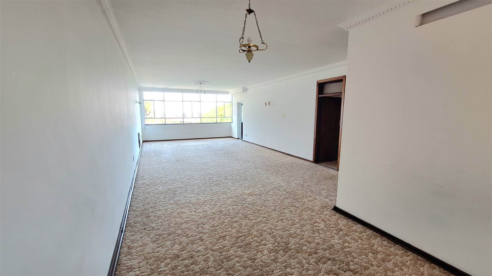 3 Bed Apartment in Parktown photo number 5