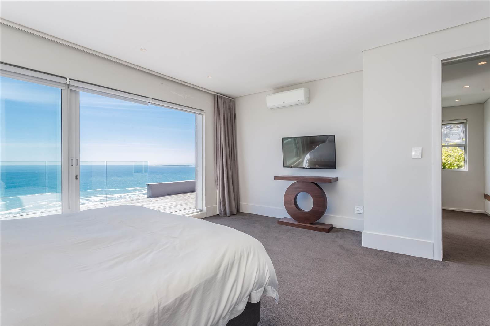 3 Bed Penthouse in Bantry Bay photo number 16