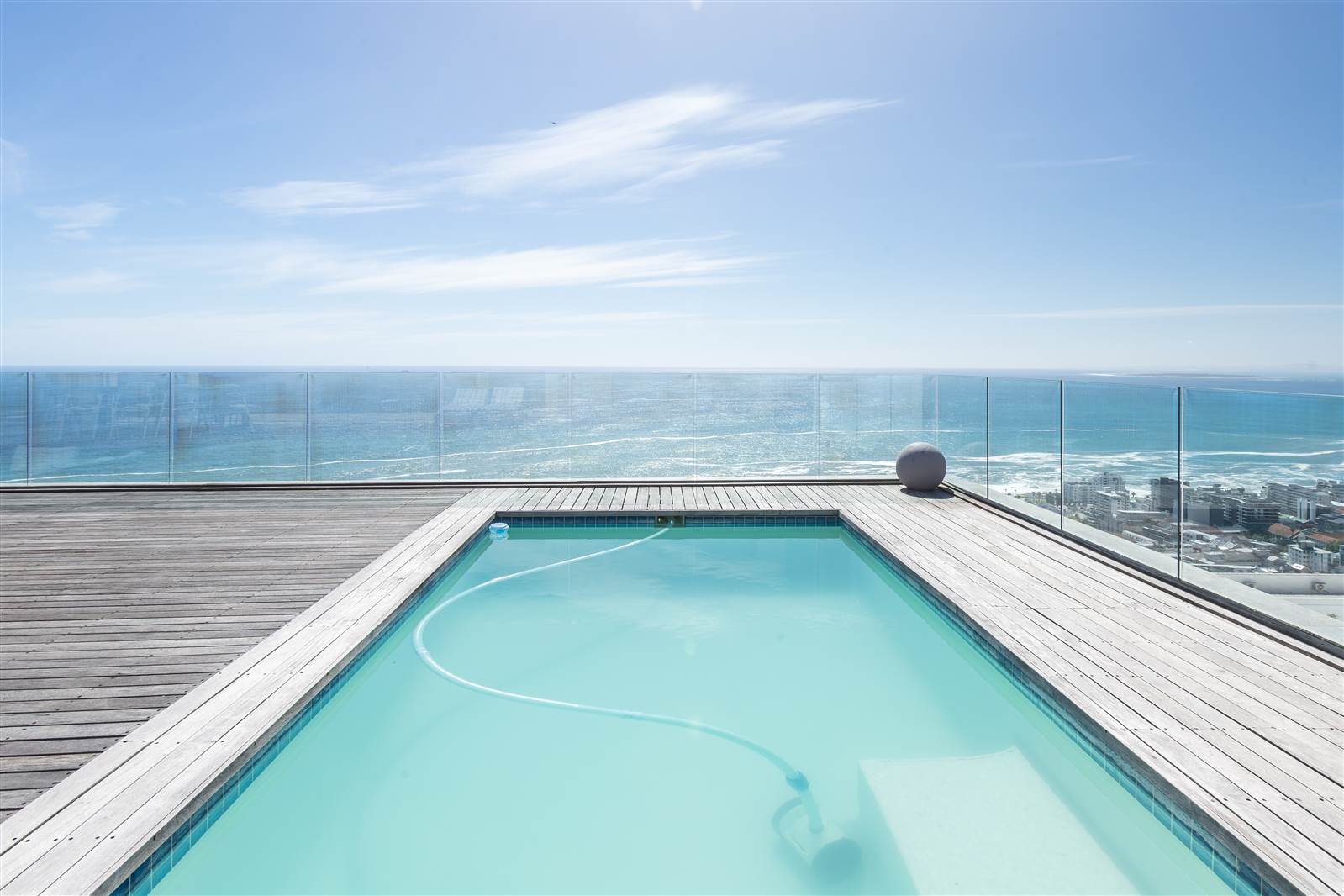 3 Bed Penthouse in Bantry Bay photo number 4