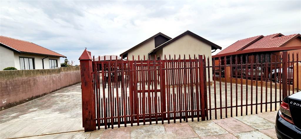 2 Bed House in Tlhabane photo number 16