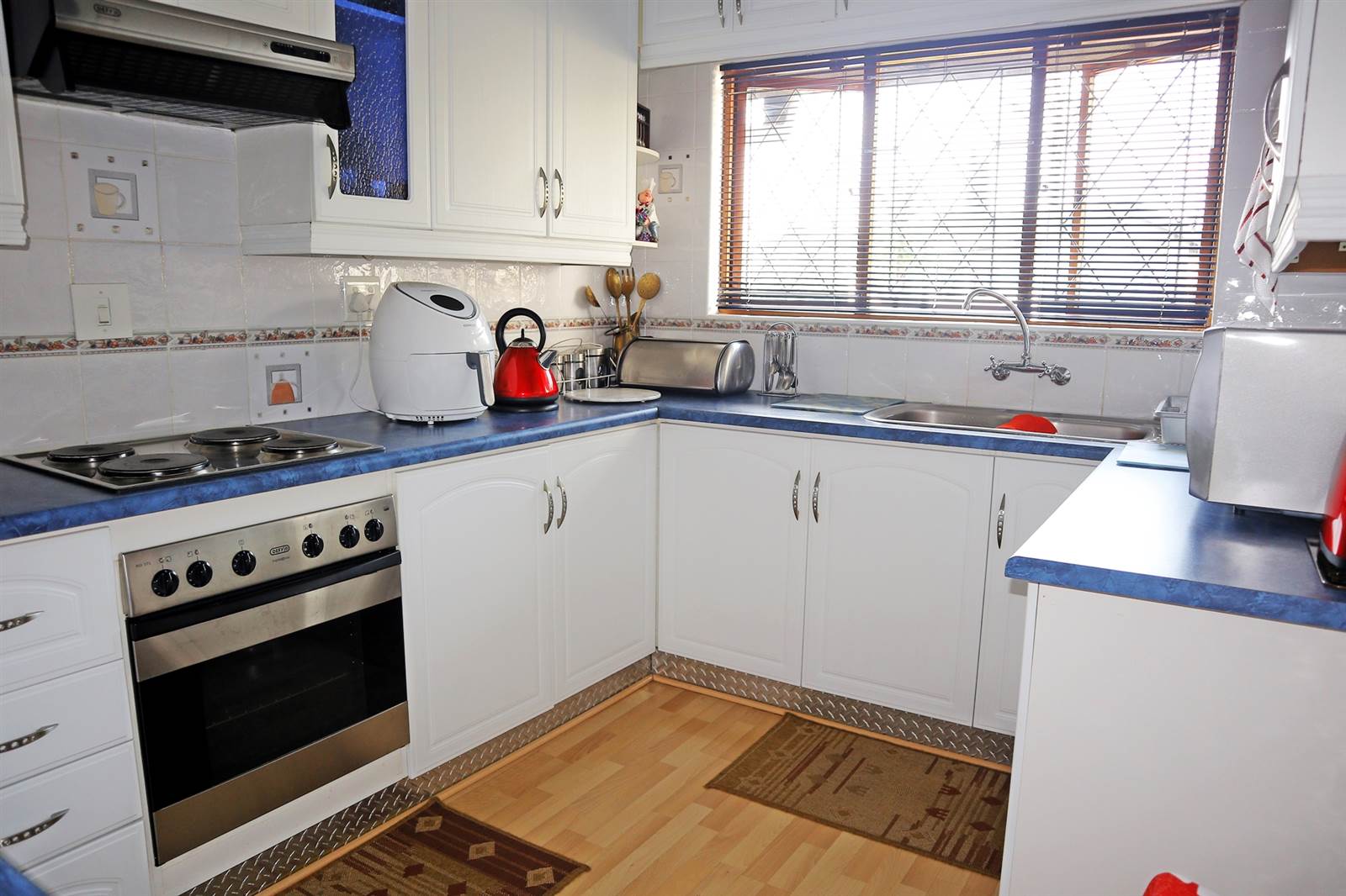 2 Bed Apartment in Malvern photo number 10
