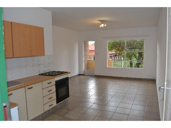 2 Bed Apartment in Germiston South photo number 3
