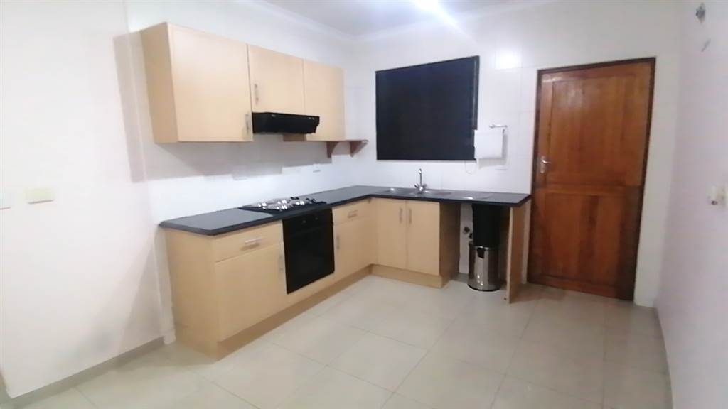 2 Bed Apartment in Tongaat Central photo number 3