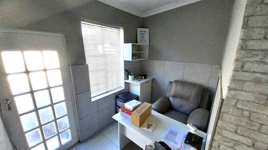 170  m² Office Space in Benoni Central photo number 5