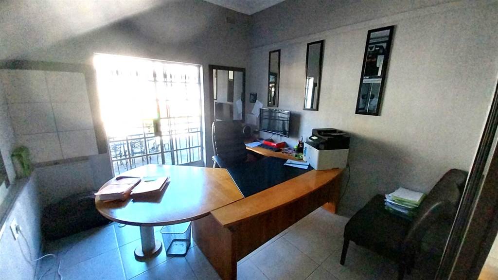 170  m² Office Space in Benoni Central photo number 6