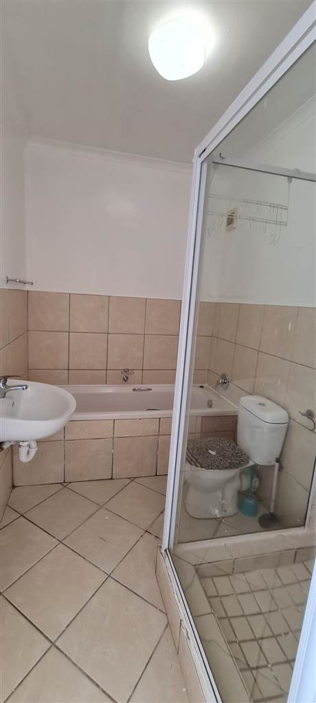 2 Bed Apartment in Gordons Bay Central photo number 12