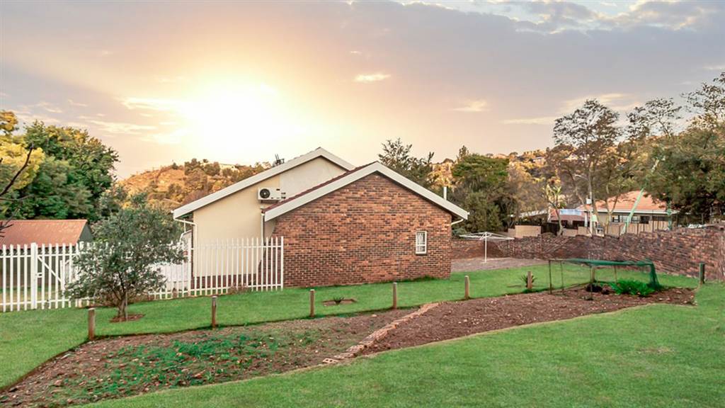 4 Bed House in Kloofendal photo number 26