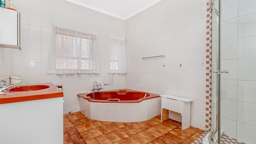 4 Bed House in Kloofendal photo number 20