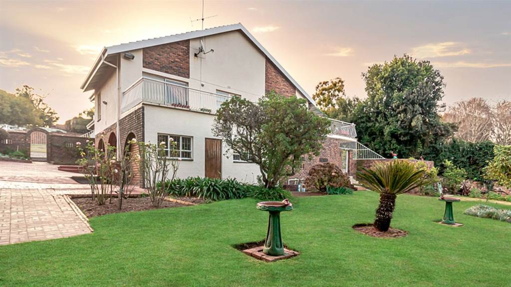 4 Bed House in Kloofendal photo number 2