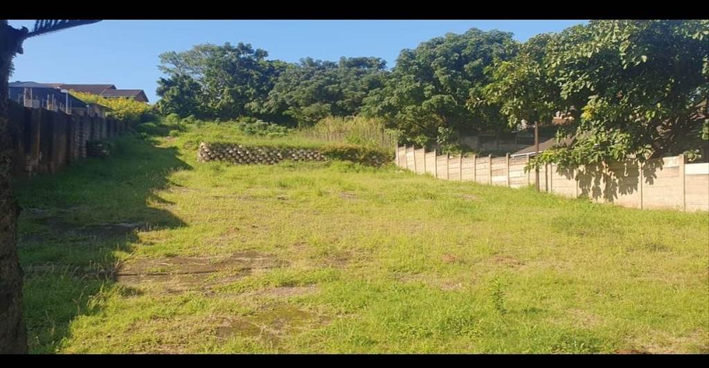 1525 m² Land available in Bluff photo number 1