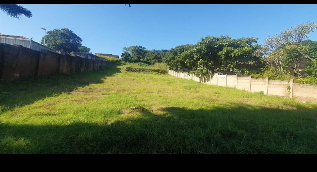 1525 m² Land available in Bluff photo number 2