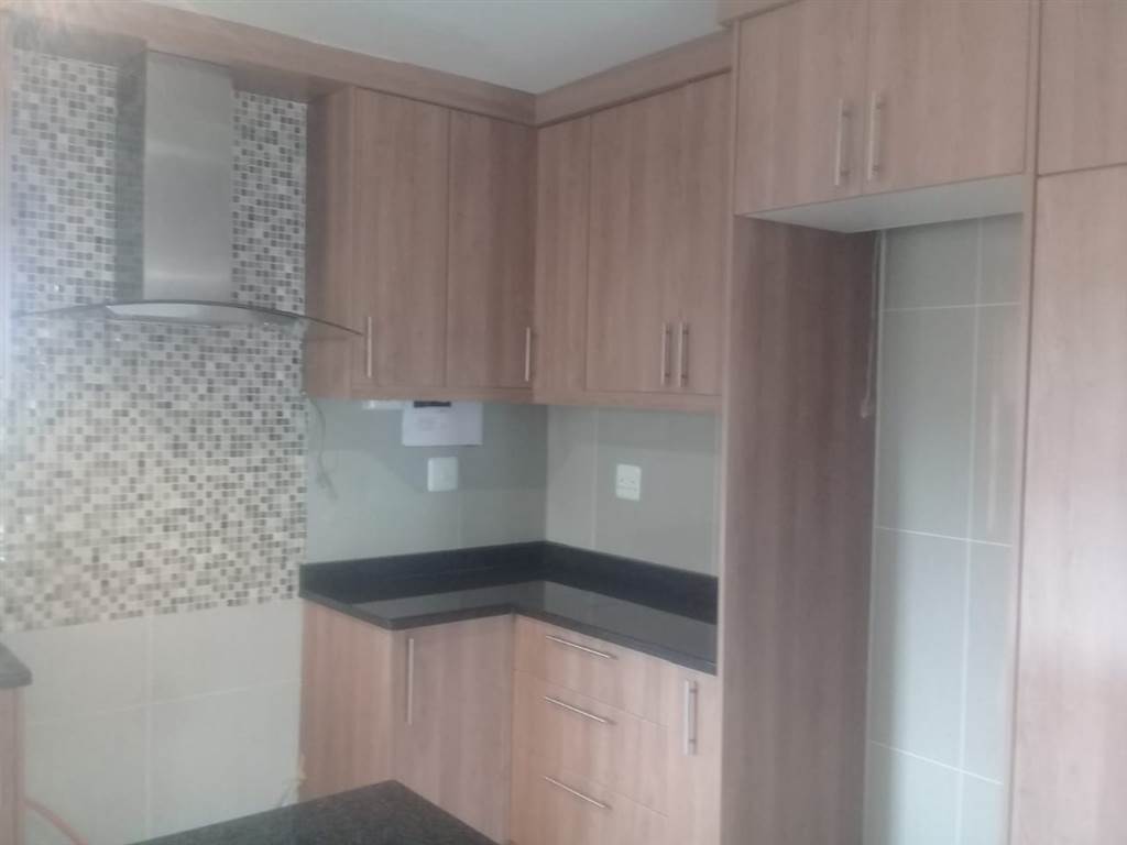 2 Bed Apartment in Southernwood photo number 2