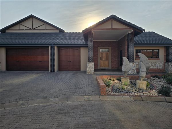 4 Bedroom House 4 Bedroom House
