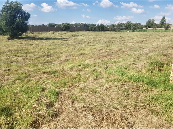3940 m² Land available in Brentwood Park