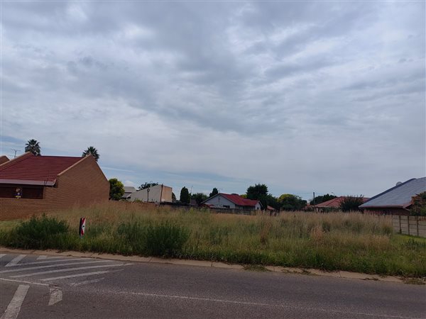 1100 m² Land available in Bakerton