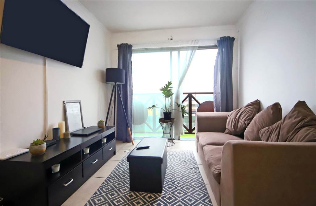 2 Bed Apartment in Lansdowne photo number 5