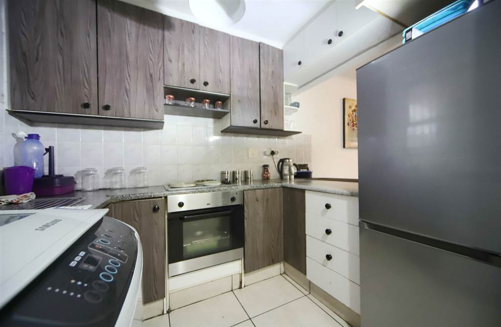 2 Bed Apartment in Lansdowne photo number 7
