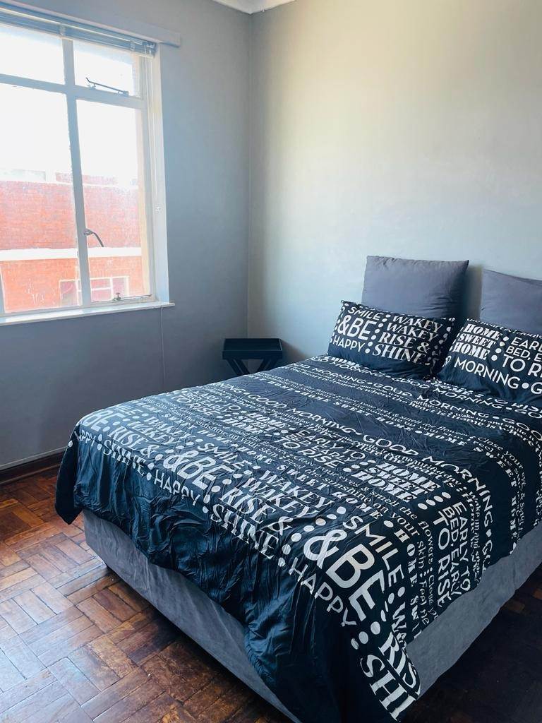 2 Bed Apartment in Port Elizabeth Central photo number 8