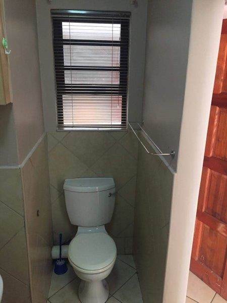 1 Bed Apartment in Bloemfontein photo number 3