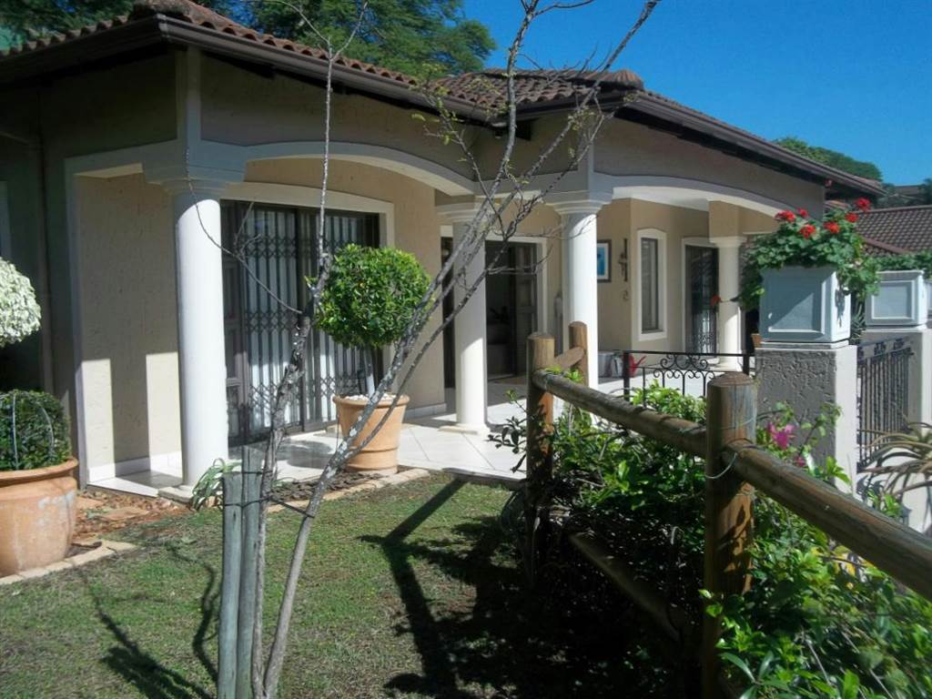 4 Bed Townhouse in La Lucia photo number 2
